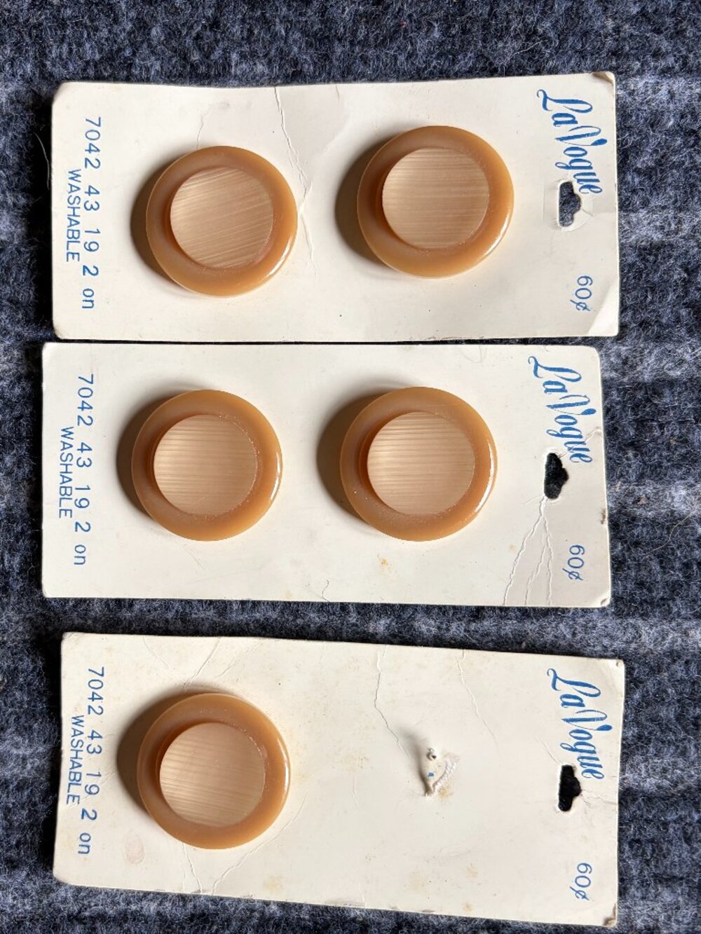 La Vogue Vintage Mustard Buttons Approximately 1" #7042